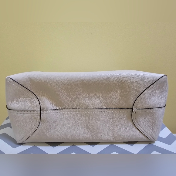 Disney X Coach City Tote Cruella Motif - Picture 8 of 17